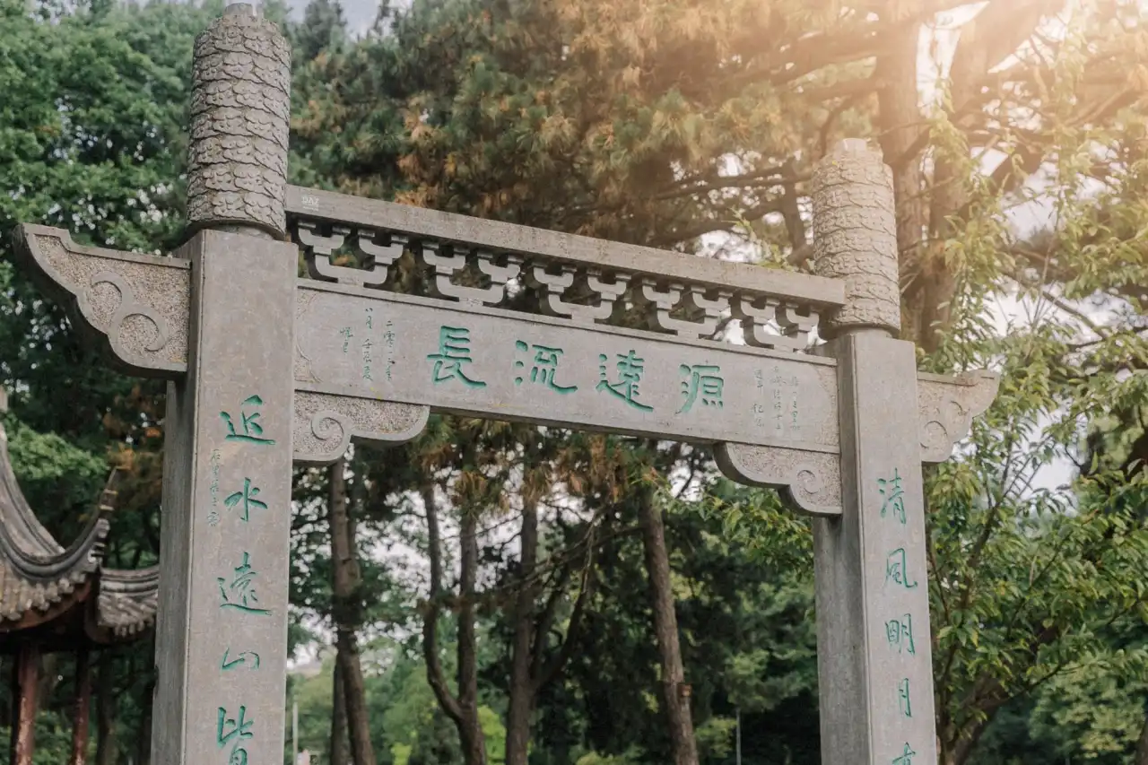 广告标识标牌制作工艺演进与质量控制技术解析