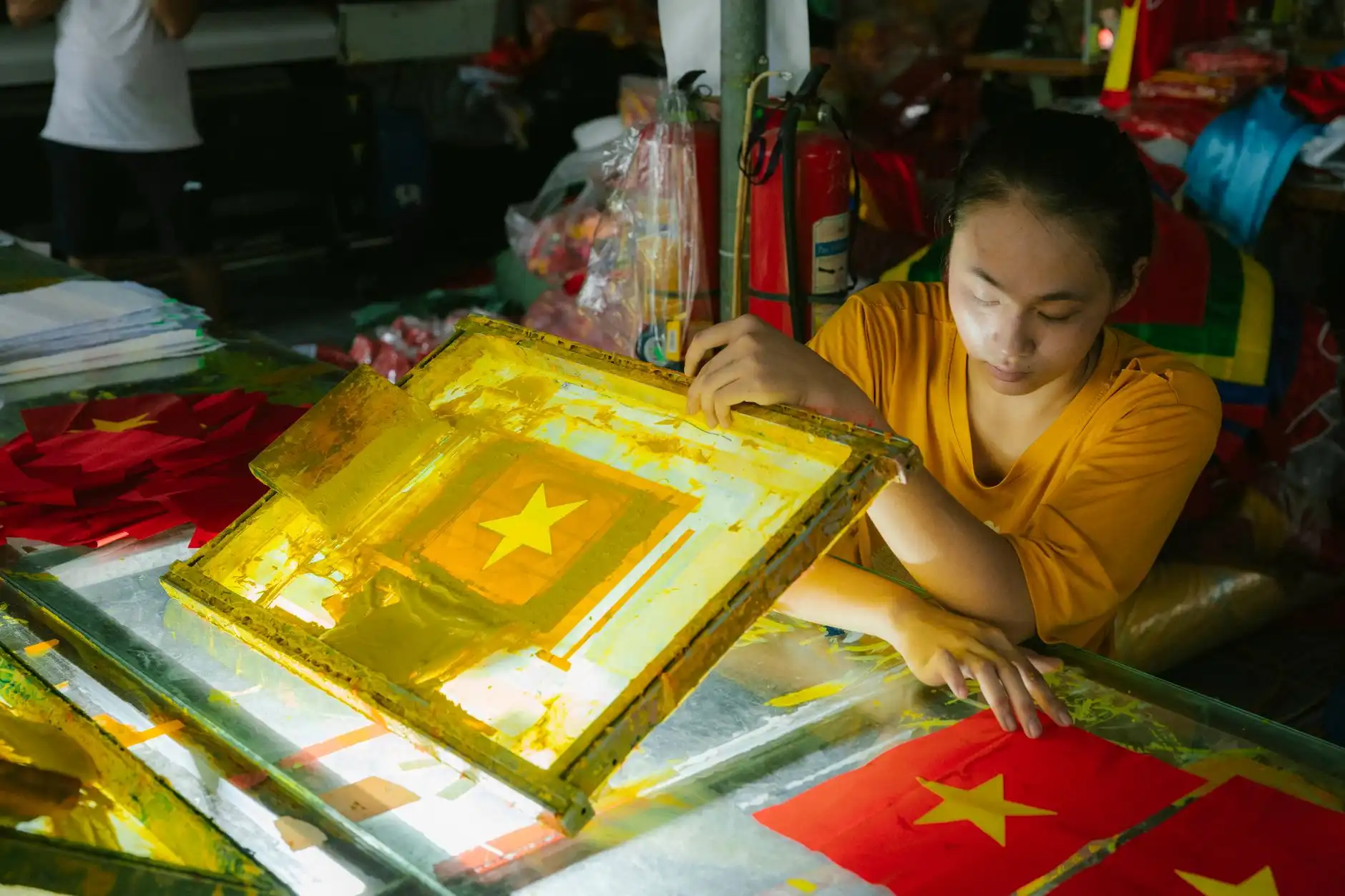 不同材质标识标牌怎么选？灌云下车镇广告物料制作对比分析