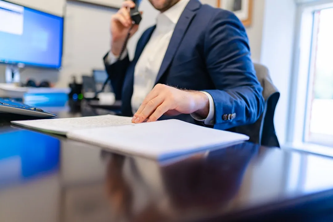 灌云企业如何选择标识标牌材料？展恒广告服务部为您解析常见材质与适用场景